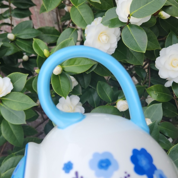 Disney Alice in Wonderland tea pot - Picture 4 of 5